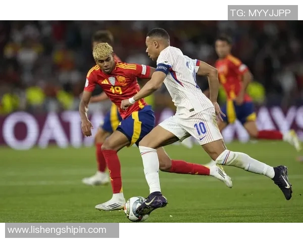 姆巴佩与拉莫斯的对决:年轻天才与经验老将的巅峰较量 姆巴佩与拉莫斯的对决:年轻天才与经验老将的巅峰较量